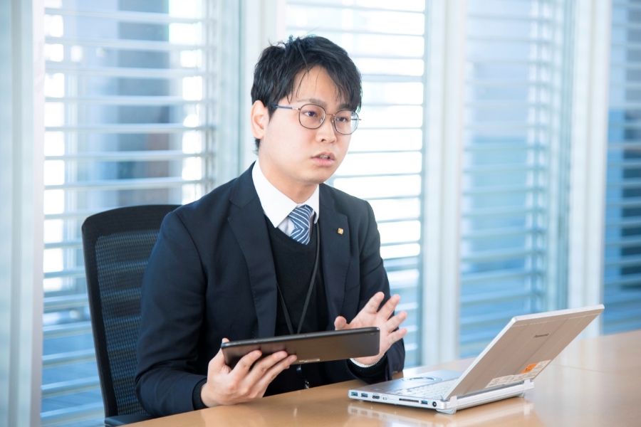 京セラのタブレットを採用した理由や、「京セラモバイルサポート」について語る坂本氏